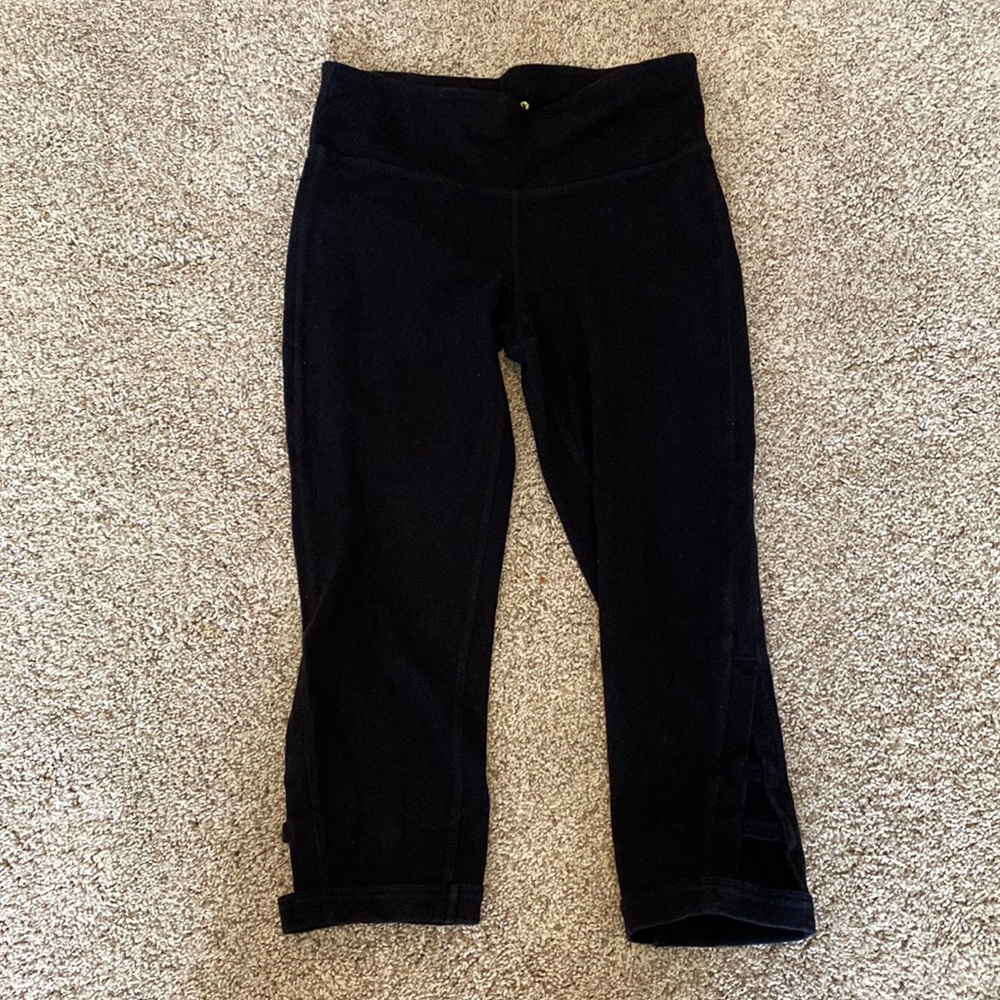 Black capris leggings